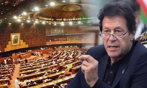 ప్ర‌ధానిపై అవిశ్వాసం.. పాక్ అసెంబ్లీ వాయిదా