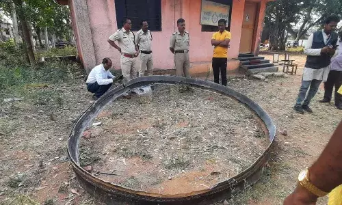 మహారాష్ట్రలో ఆకాశం నుండి భూమి మీదకు పడ్డ వస్తువు.. ఇన్వెస్టిగేషన్ మొదలు పెట్టిన ఇస్రో..