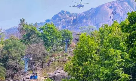 రోప్ వే ప్రమాదం - 24 గంటలుగా గాల్లోనే యాత్రికులు