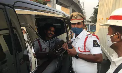 హీరో నాగచైతన్య కారుకు ట్రాఫిక్ పోలీసుల ఫైన్