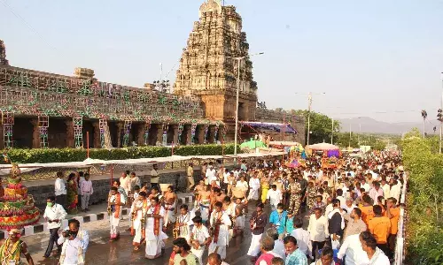 కోదండ రామునికి శ్రీవారి బంగారు కిరీటాలు, పట్టువస్త్రాలు