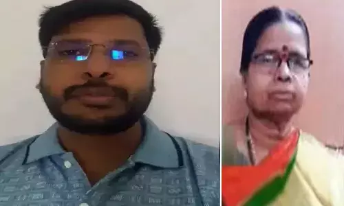 విషాదం.. నిప్పంటించుకుని తల్లీకుమారుడు ఆత్మహత్య