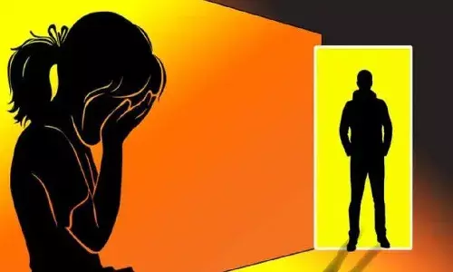 తూర్పుగోదావరి జిల్లాలో బాలికపై గ్రామ వాలంటీర్ అత్యాచారం