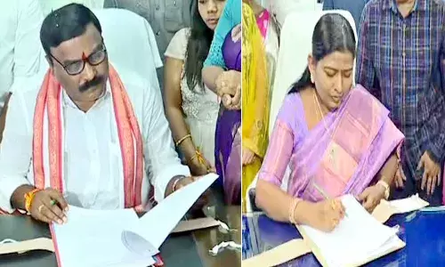 సచివాలయంలో బాధ్యతలు స్వీకరించిన మంత్రులు