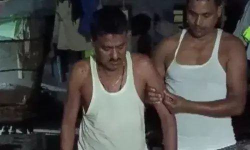 ముఖ్యమంత్రి సొంత జిల్లాలో పోలీసులపై గ్రామస్థుల దాడి