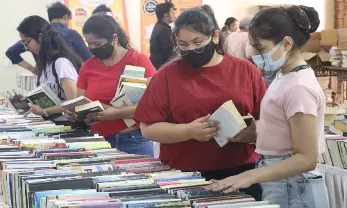 2 లక్షలకు పైగా పుస్తకాలతో భారీ బుక్ ఫెయిర్