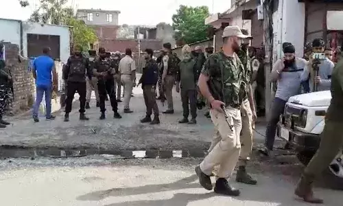 ప్రధాని మోదీ పర్యటనకు ముందు కశ్మీర్ లో..!