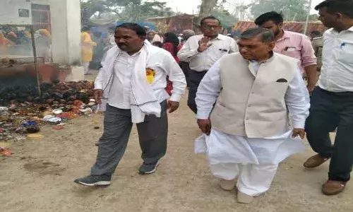 బీజేపీ ఎమ్మెల్యే షూస్ కొట్టేశారు