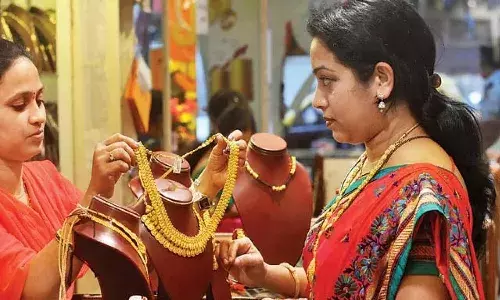 బంగారం కొనుగోలుదారుల‌కు శుభ‌వార్త‌