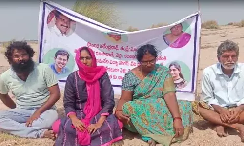 సంసారానికి పనికి రాడని తెలిసీ పెళ్లి చేశారు : కృష్ణా నదిలో బాధితురాలు నిరసన