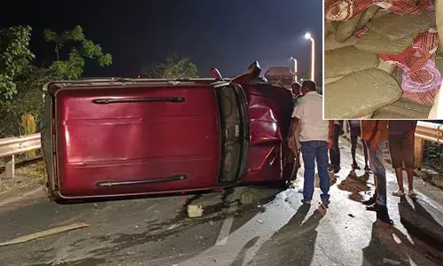 కారు బోల్తా.. భారీగా గంజాయి