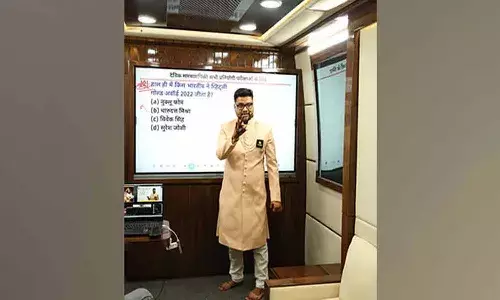 పెళ్లికి కూడా సెలవు తీసుకోని ఉపాధ్యాయుడు..!