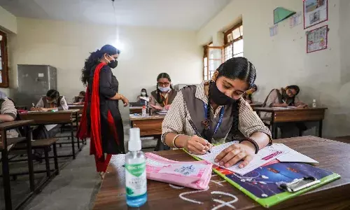 విద్యాశాఖ కీలక నిర్ణయం.. నో ఫోన్ జోన్లుగా పదోతరగతి పరీక్షా కేంద్రాలు