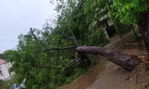 హైదరాబాద్లో విద్యుత్ అంతరాయమా..? ఈ నెంబర్లకు కాల్ చేయండి