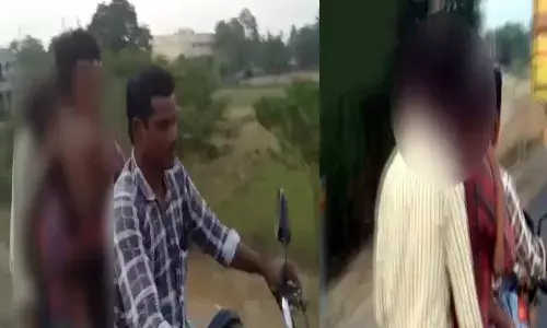 మరో అమానవీయ ఘటన.. బైక్పైనే చిన్నారి మృతదేహాన్ని తీసుకెళ్లిన తండ్రి
