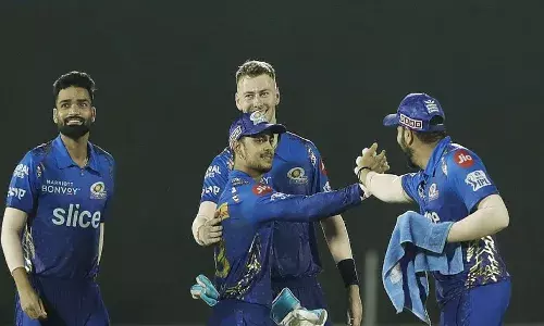 ఉత్కంఠ పోరులో ముంబై విజయం