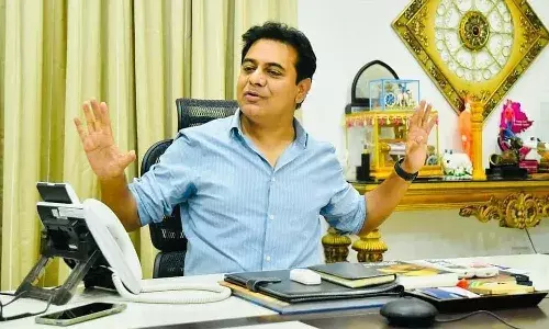 కేసీఆర్ మాత్రమే తెలంగాణలో ఉంటారు