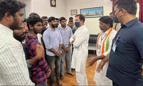 చంచల్గూడ జైల్లో ఎన్ఎస్యూఐ నేతలకు రాహుల్ పరామర్శ