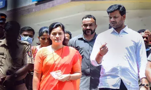 ఉద్ధవ్ థాకరేకు సవాల్ విసిరిన నవనీత్ రాణా