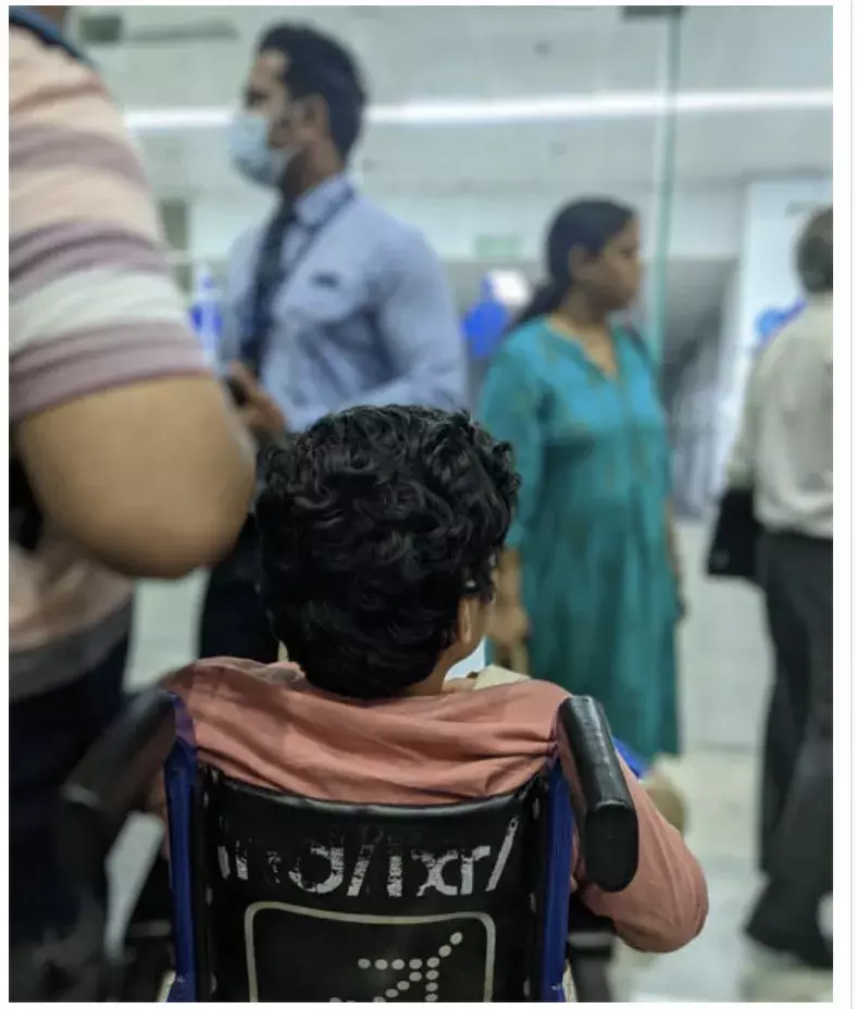 ఆ చిన్నారికి ఎలక్ట్రిక్ వీల్ చైర్ కొనిస్తా - ఇండిగో సీఈఓ