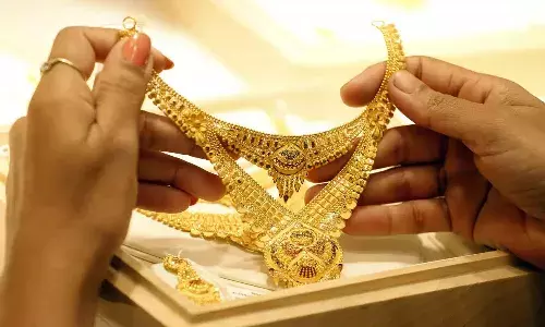 మగువలకు షాక్.. స్వల్పంగా పెరిగిన బంగారం ధర