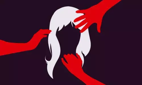 సినిమాల్లో అవకాశం ఇప్పిస్తానని మైనర్ బాలికలపై అత్యాచారం