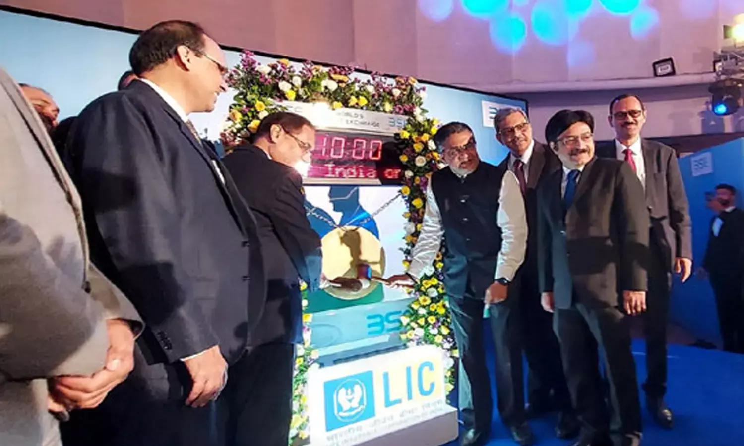 స్టాక్ మార్కెట్‌లో ఎల్ఐసీ లిస్టింగ్‌