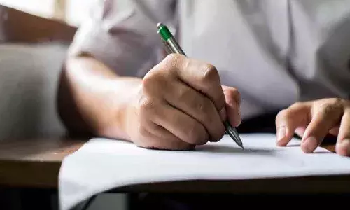 ఫేస్ బుక్ లో హాయ్ అంటూ మెసేజీ.. కత్తులతో దాడులకు పాల్పడ్డ 10వ తరగతి స్టూడెంట్స్