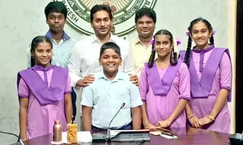 బెండపూడి విద్యార్థుల ఇంగ్లీషుకు ముచ్చటపడ్డ సీఎం జగన్