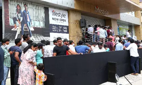 గుంటూరులో లైఫ్స్టైల్ స్టోర్ ప్రారంభం
