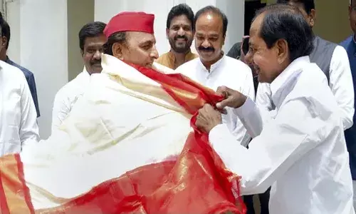 కేసీఆర్ ఢిల్లీ టూర్.. ఆ టాప్ లీడర్లను కలిశారు