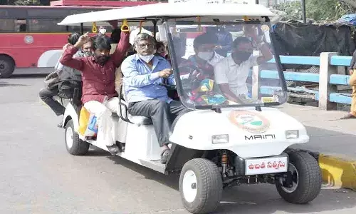 టీఎస్ఆర్టీసీ శుభవార్త.. రైల్వే స్టేషన్ నుంచి బస్టాప్లకు బ్యాటరీ వాహనాలు