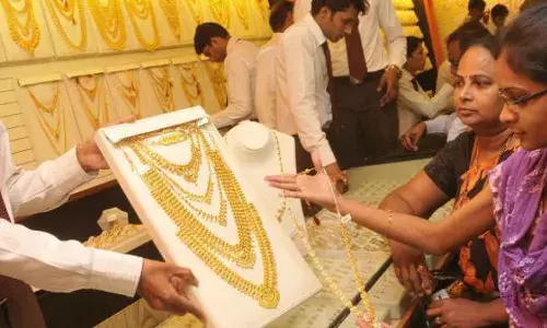 నేడు స్వ‌ల్పంగా పెరిగిన బంగారం ధ‌ర