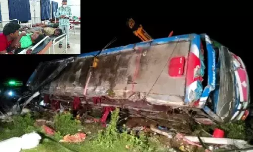 టూరిస్టు బస్సు బోల్తా.. ఆరుగురి మృతి.. 40 మందికి పైగా గాయాలు