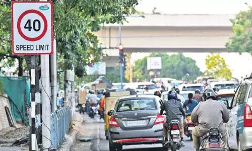 వాహనదారులకు అలర్ట్.. జీహెచ్ఎంసీ రోడ్లపై వేగ పరిమితుల ఖరారు
