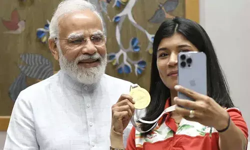 మహిళా బాక్సర్లను కలిసిన ప్రధాని మోదీ..!