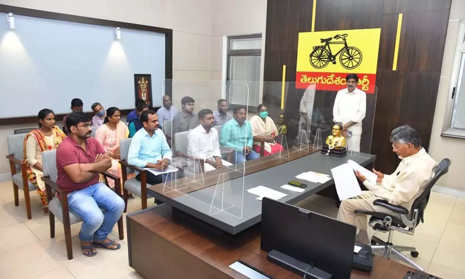 చంద్రబాబును కలిసిన 2018 గ్రూప్-1 అభ్యర్థులు