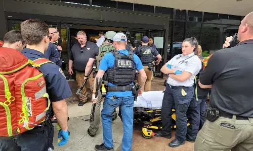 అమెరికాలో మరోసారి కాల్పుల కలకలం.. నలుగురి మృతి.. డాక్టర్ లేడని