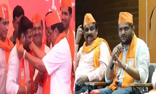 బీజేపీలో చేరిన హార్దిక్ పటేల్.. మోదీ సైన్యంలో చిన్న సైనికుడిలా