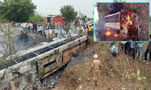 ఘోర ప్ర‌మాదం.. బ‌స్సులో మంట‌లు.. 8 మంది స‌జీవ‌దహ‌నం.. మృతులంతా హైద‌రాబాద్ వాసులే