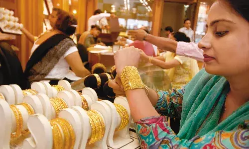 బంగారాన్ని కొనేవారికి శుభ‌వార్త‌.. భారీగా ధ‌ర త‌గ్గింది