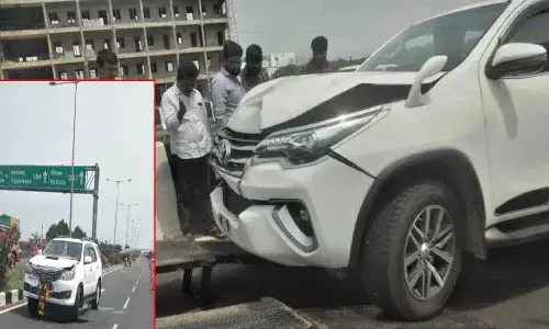 మంత్రి జోగి రమేష్ కు తృటిలో తప్పిన ప్రమాదం