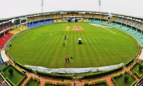 విశాఖలో భారత్-దక్షిణాఫ్రికా మ్యాచ్.. టికెట్ల కోసం భారీగా తరలివచ్చిన అభిమానులు