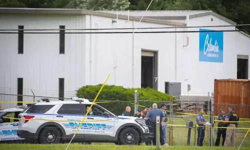 అగ్ర‌రాజ్యం అమెరికాలో మ‌రోసారి కాల్పుల క‌ల‌క‌లం.. ముగ్గురు మృతి