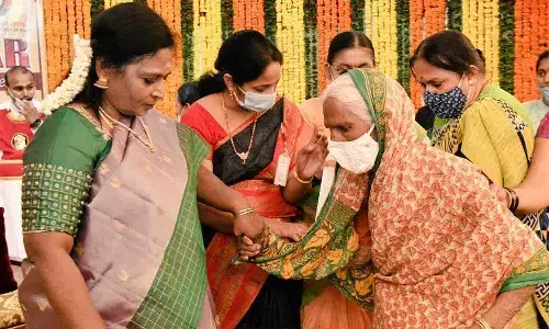 పీహెచ్డీ స్టూడెంట్ నుంచి టీచర్ దాకా.. గవర్నర్ కు ఫిర్యాదుల వెల్లువ