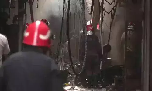 గఫార్ మార్కెట్‌లో భారీ అగ్నిప్ర‌మాదం.. 39 ఫైరింజ‌న్లతోటి