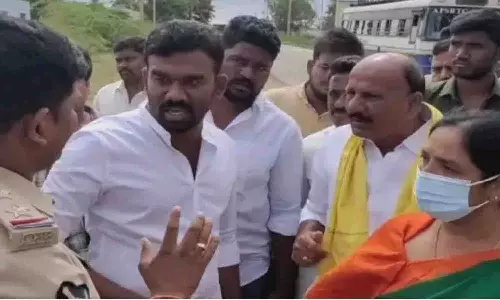 టీడీపీ చలో కలెక్టరేట్.. శ్రీ సత్యసాయి జిల్లాలో ఉద్రిక్తత