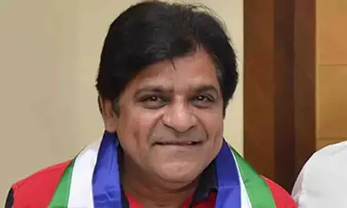 మళ్లీ పొలిటికల్ గా కామెంట్స్ చేసిన సినీ నటుడు అలీ