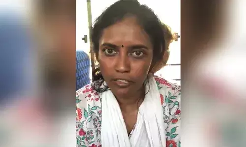 ఢిల్లీ పోలీసులు తన దుస్తులు చించేశారని అంటున్న మహిళా ఎంపీ