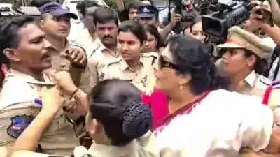 ఎస్ ఐ కాలర్ పట్టుకున్న రేణుకా చౌదరి - పీ ఎస్ లో ఫిర్యాదు